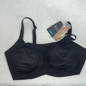 Knix crewneck reversible wireless padded bra. Size 7. NWT.
